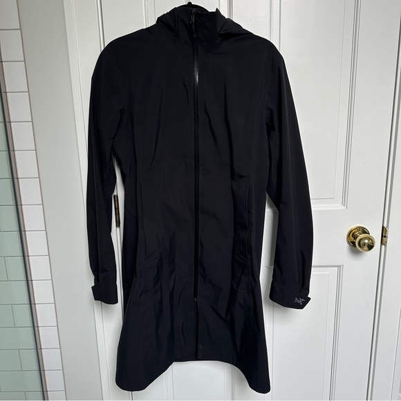 Arc’teryx Shell Rain Jacket - Picture 1 of 9